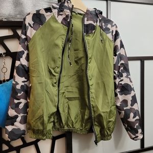 Contrast Camo Panel Drawstring Hooded Jacket